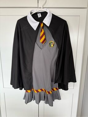 Women’s Harry Potter/ Wizard Halloween Costume / size medium.